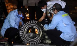 飞机上的黑匣子安装在飞机的什么部位 失事客机黑匣子