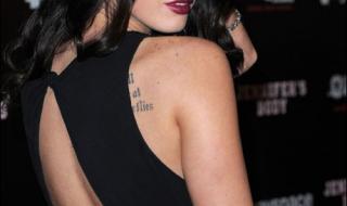 珍妮佛的肉身讲的啥 詹妮弗的肉体电影